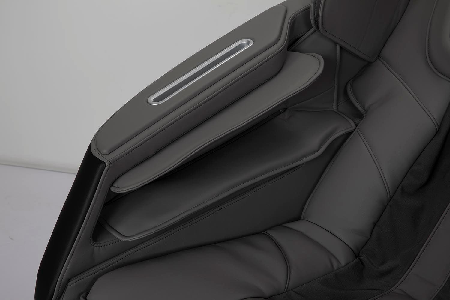 Titan Grande Xl 3D Massage Chair detail image 4
