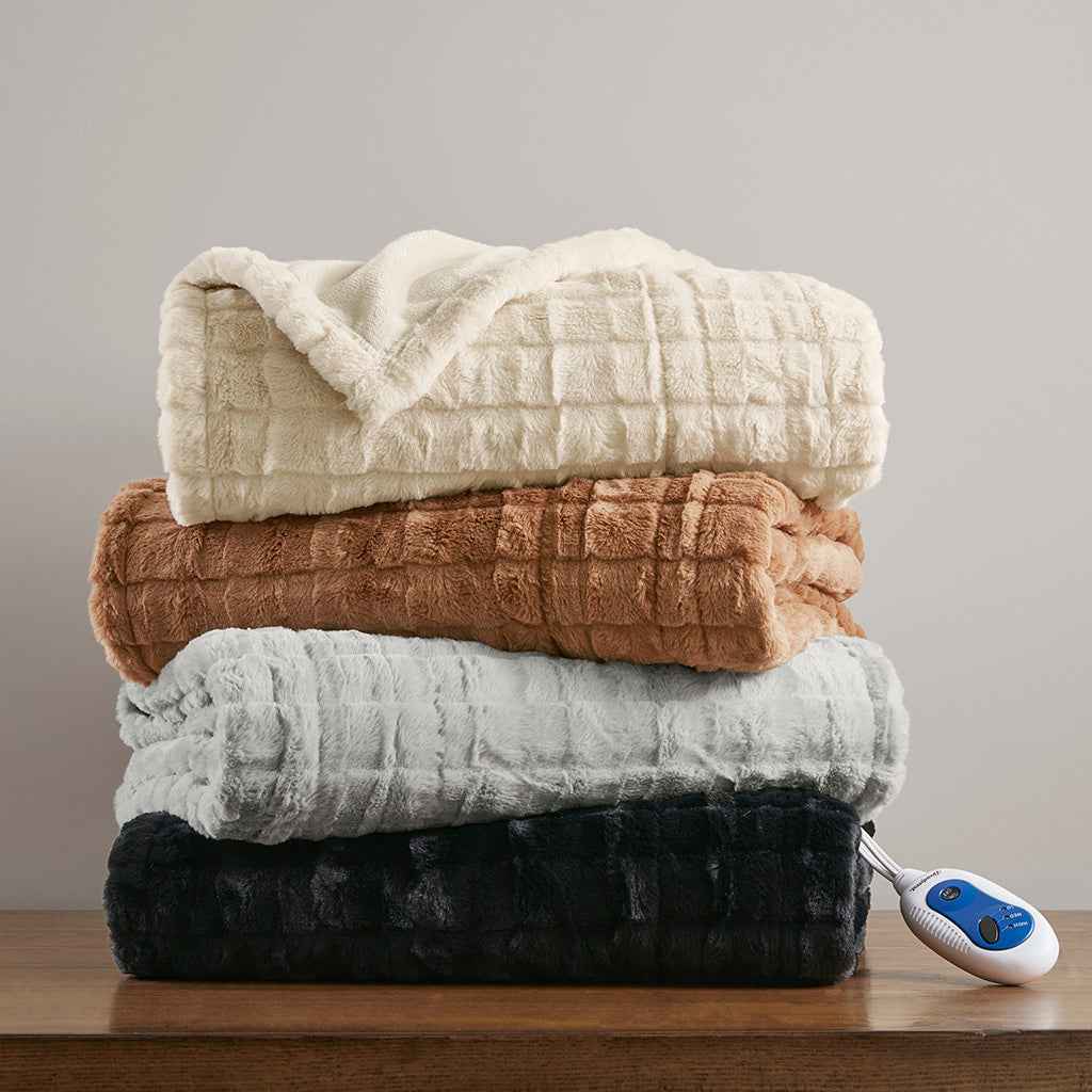 Oversized 50" x 70" Faux Fur Heated Throw detail image 4