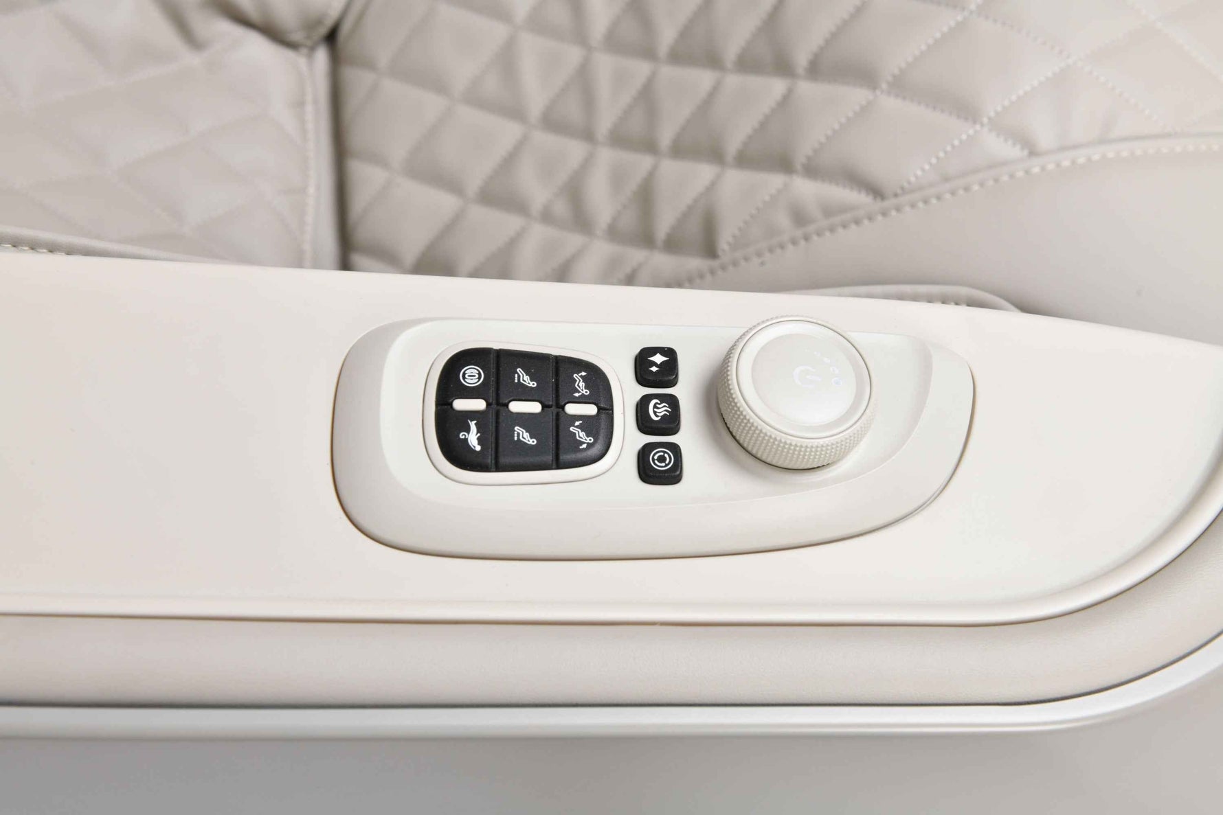 Titan Tp-Epic 4D Massage Chair detail image 2
